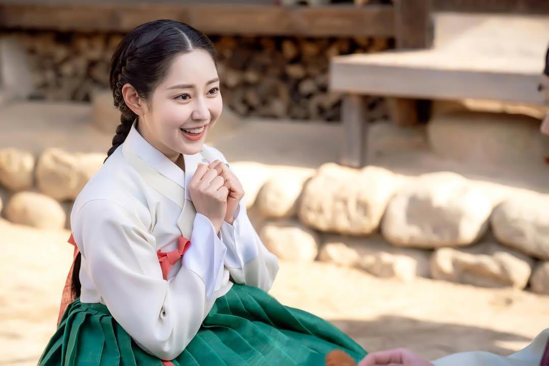 7 Potret Syuting Terakhir Shin Seul Ki di The Haunted Palace, Bakal Kangen!